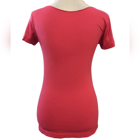 T-shirt does not have a tag it does not have a size I put measurements - Picture 2 of 3